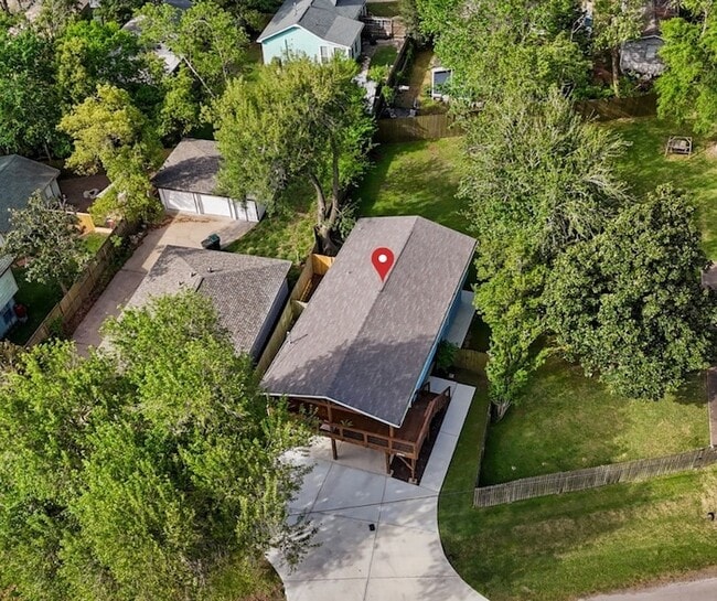 Building Photo - 3802 Bayshore Dr