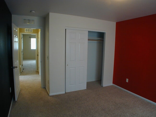 Building Photo - House For Lease