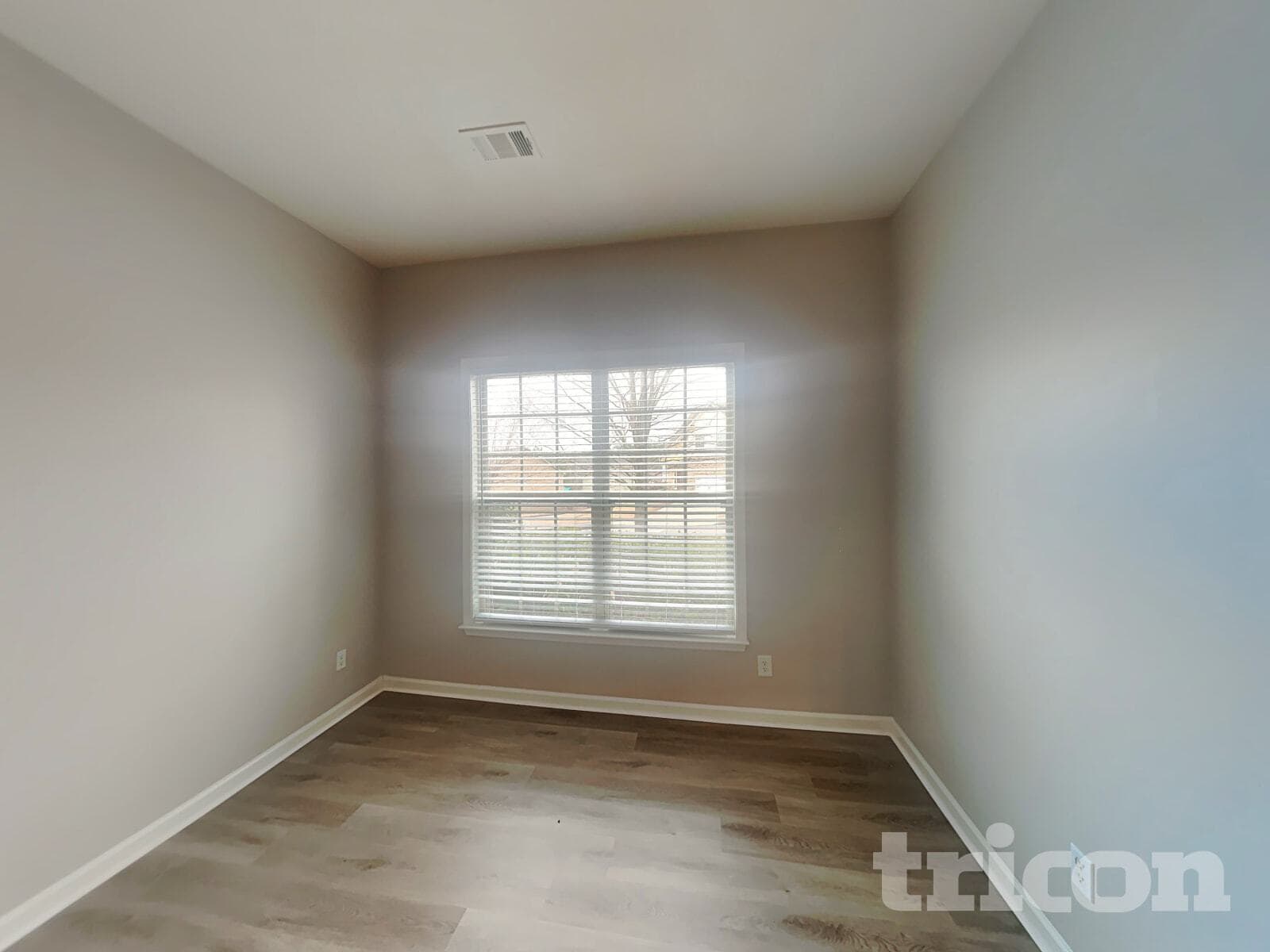 Building Photo - 654 Ivy Chase Loop