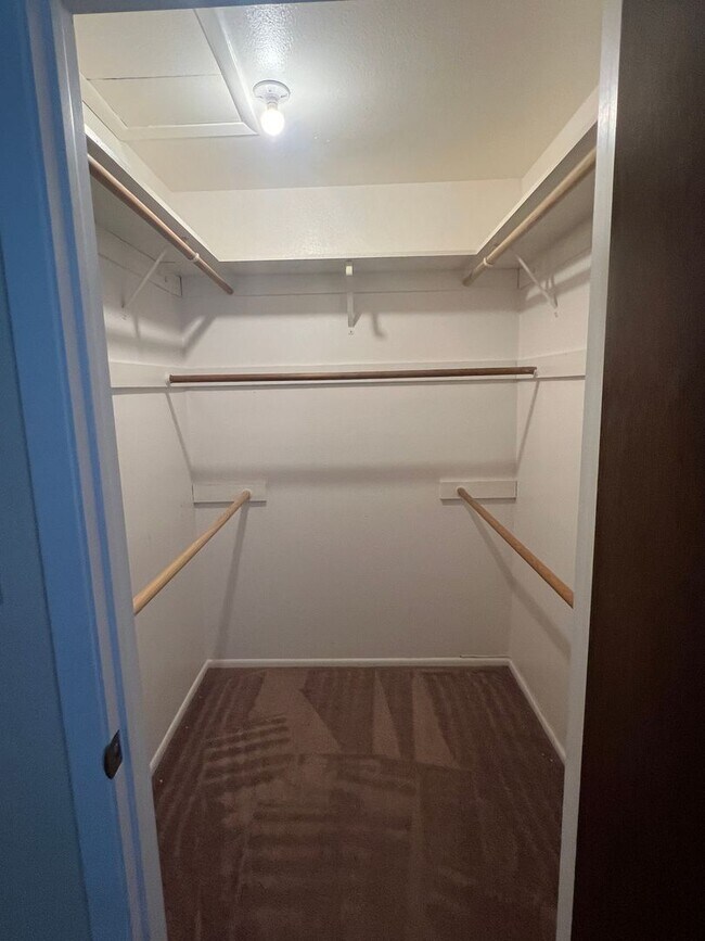 Building Photo - (LEASE PENDING) $2,475 3 Bed/2 Bath House -Country Club Estates neighborhood