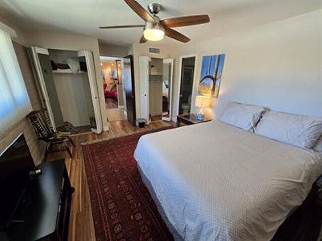 Building Photo - Beautiful Eastside Home Won't Last!!! Must See!!!