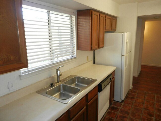 Building Photo - 10075 Westpark Dr