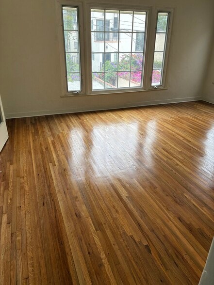 living rooom - 448 N Sierra Bonita Ave