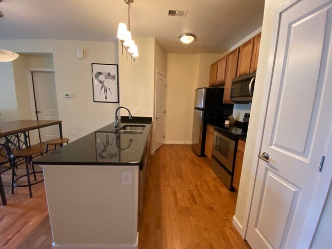 Building Photo - Park Hill 2 Bedroom 2 Bath Condo