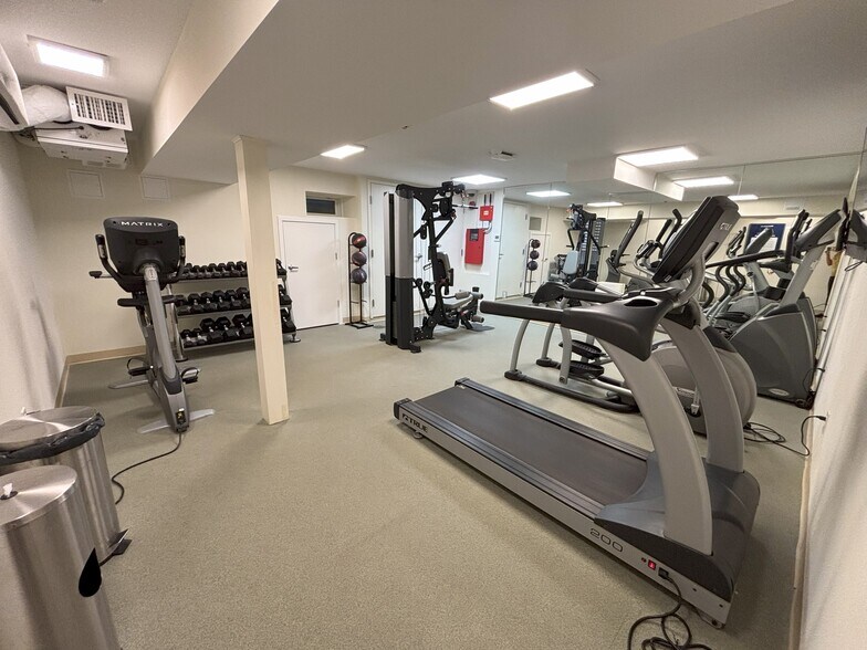 Building Photo - 153 Saint Paul St