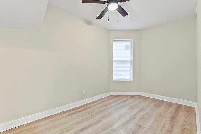 Building Photo - 4704 W Monroe St