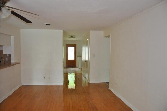 Building Photo - 5519 Caversham Dr