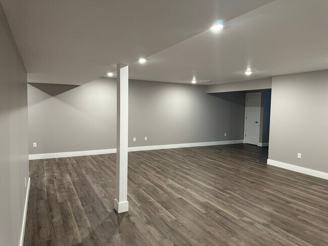 Building Photo - Castles Pines Duplex
