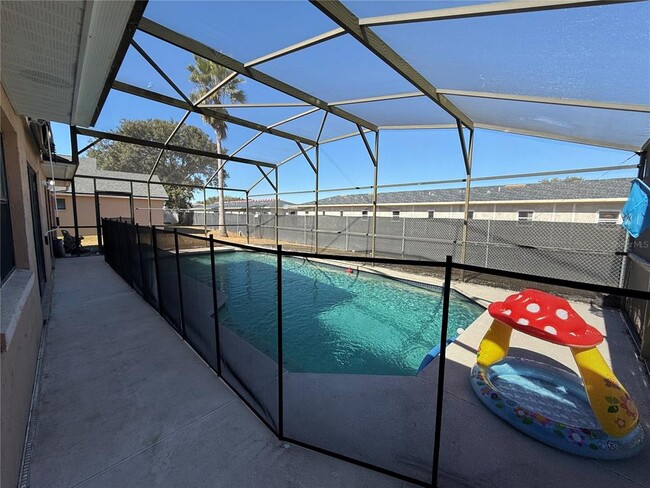 Building Photo - 227 Burning Tree Dr