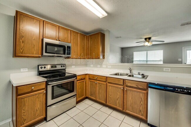 Building Photo - 1345 Castle Ridge Rd