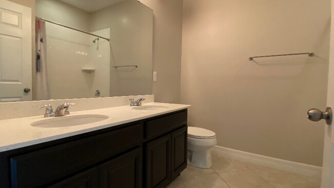 Building Photo - 2066 Cresswell St