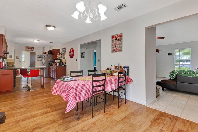 Building Photo - 3613 Burton Cir