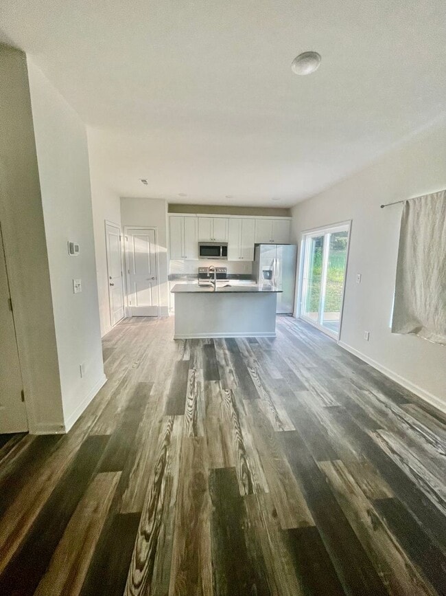 Building Photo - Welcome to this stunning 3-bedroom, 2.5-ba...