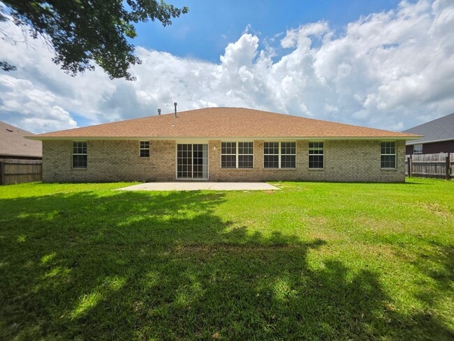 Building Photo - 4BR/3BA home with shed close to Navy Feder...