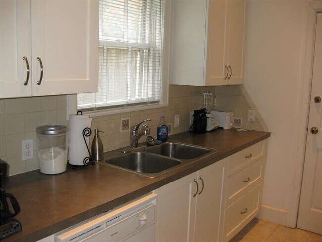 Building Photo - 1722 Rice Boulevard