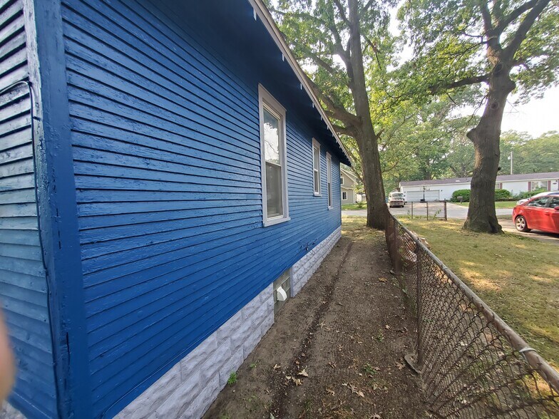 Building Photo - 2642 Riordan St