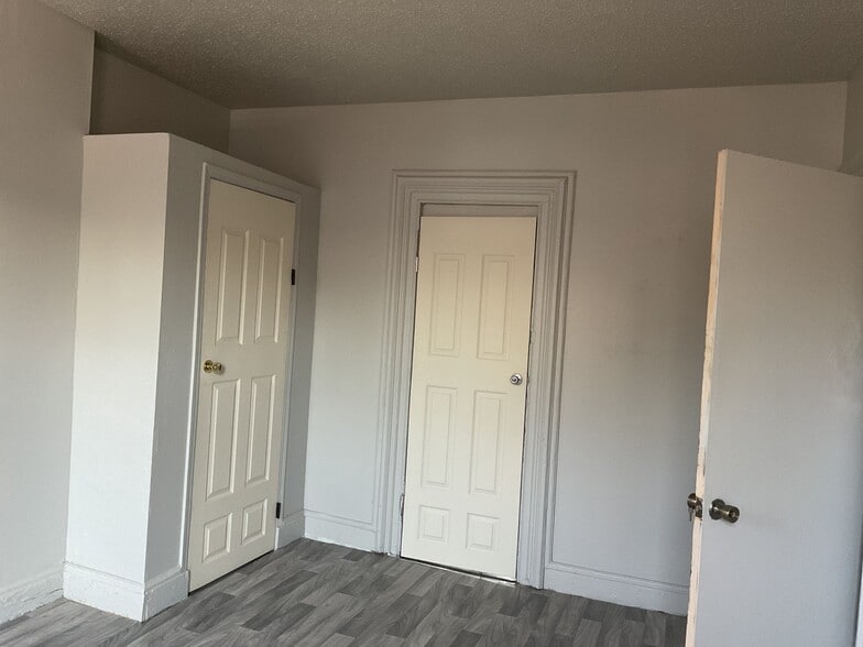 Building Photo - 179 Hart St