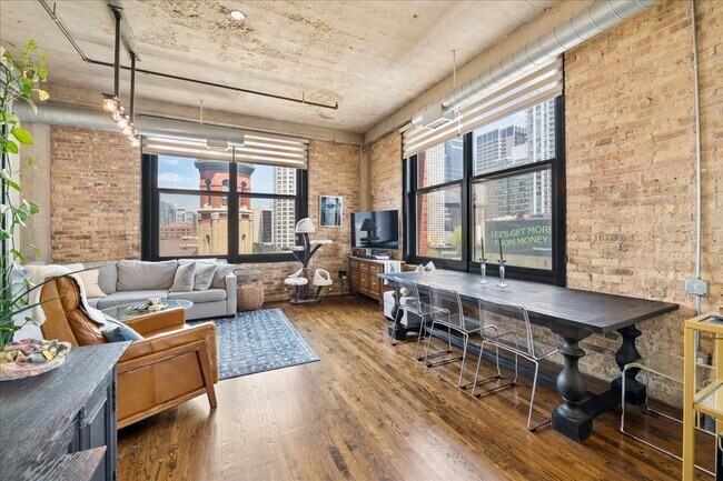Building Photo - 210 S Desplaines St