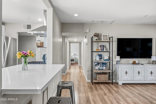 Building Photo - 1831 W Northview Ave