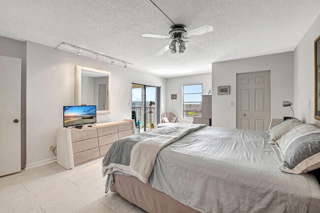 Building Photo - 6866 Huntington Ln