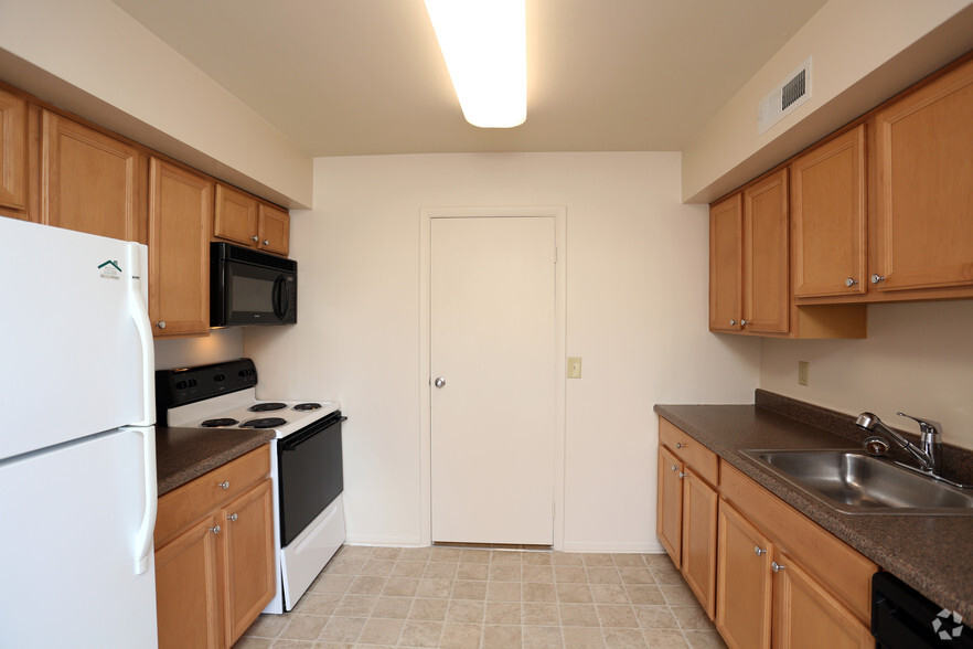 Kitchen - Rolling Hills Apartments