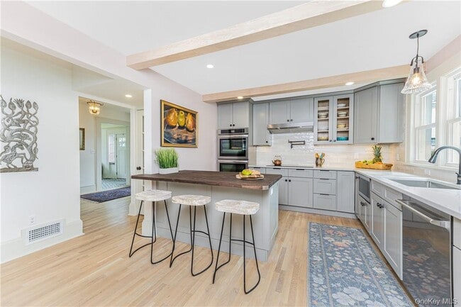 Building Photo - 12 Risley Pl