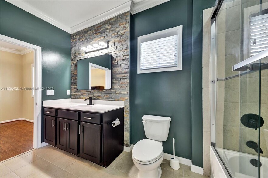 Building Photo - 346 NE 47th Pl