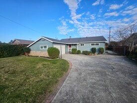 Building Photo - 686 Coakley Dr