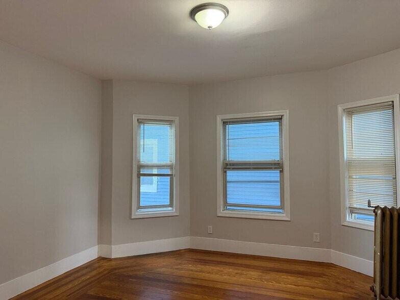 Building Photo - 126 Bellingham St