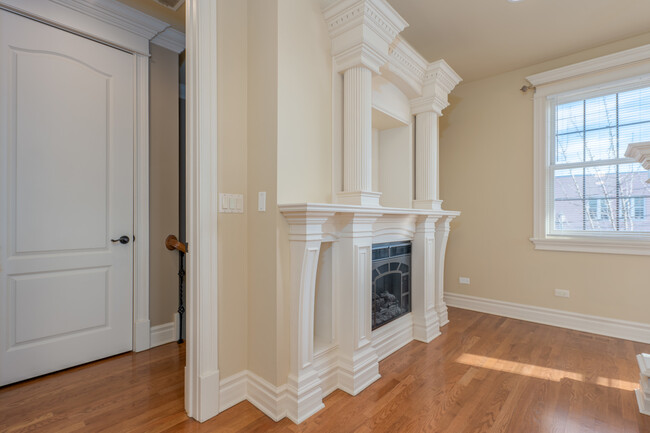 Building Photo - 6033 N Jersey Ave