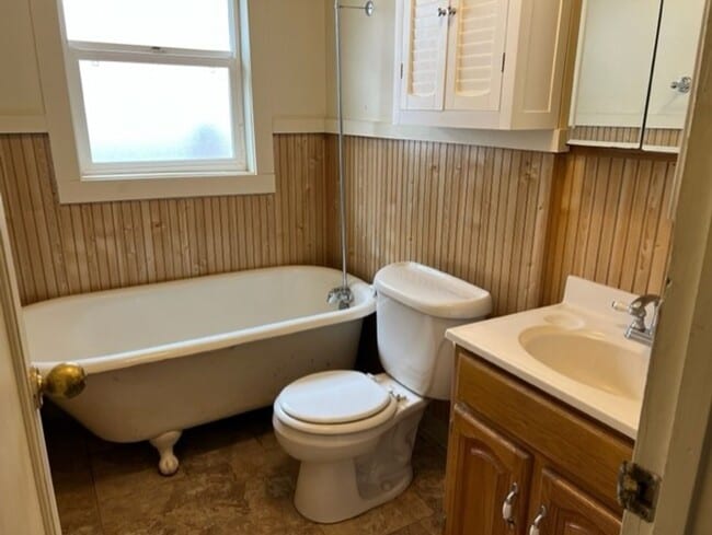 Building Photo - Classic Bungalow NW Bend