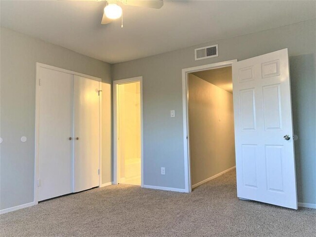 Building Photo - 10004 Westview Dr