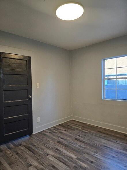 Building Photo - 838 E 76th St