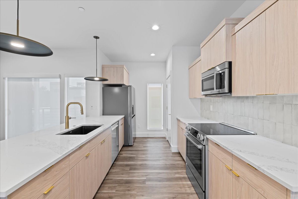 Kitchen (light cabinet option) - 1011 S Orchard St