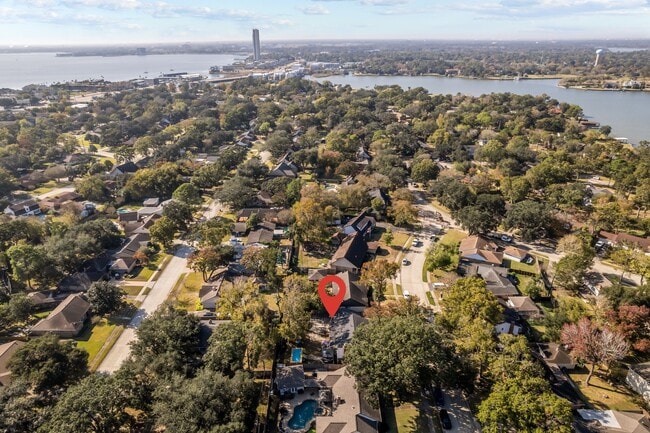 Building Photo - 326 Bayou View Dr