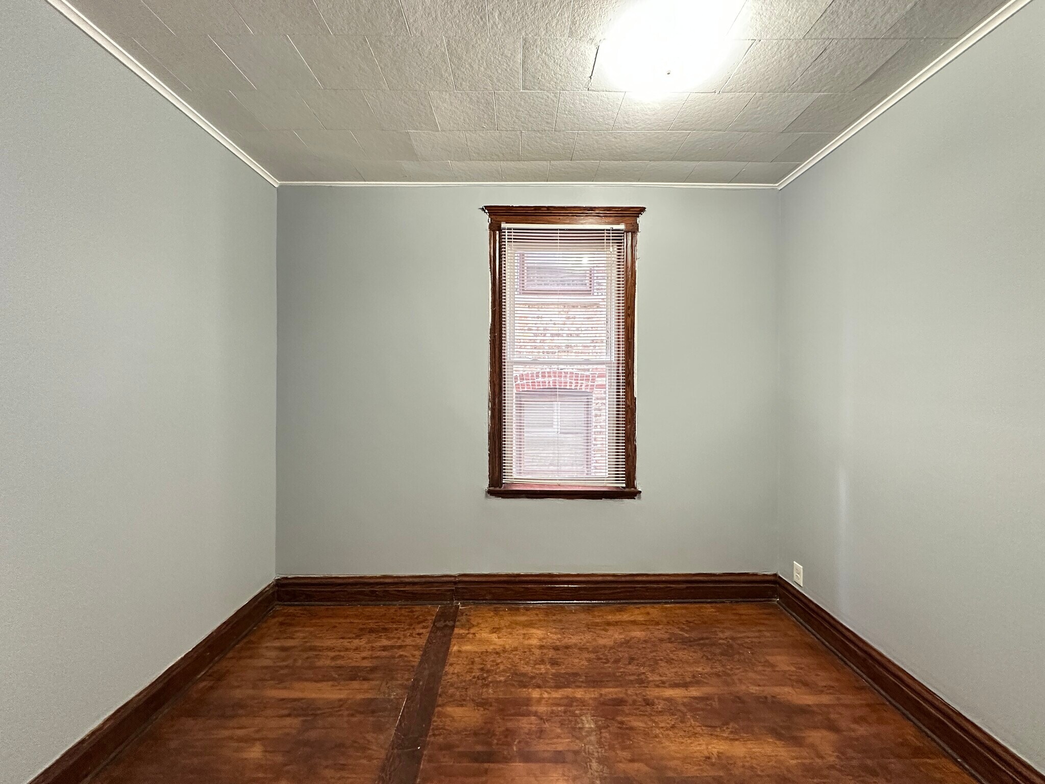 Building Photo - 2713 W 16th St