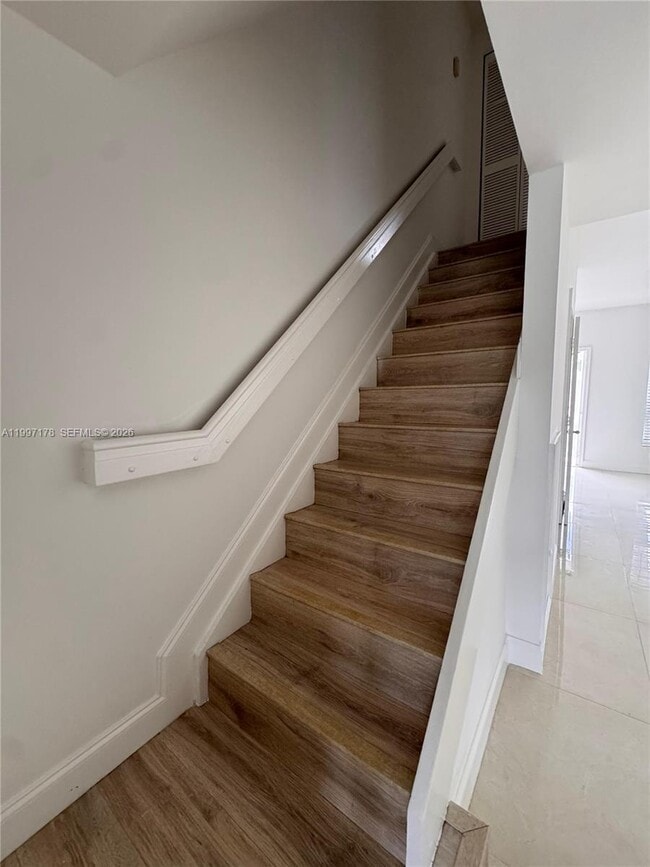 Building Photo - 16747 Hemingway Dr