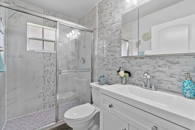 Building Photo - 7916 Coral Pointe Dr