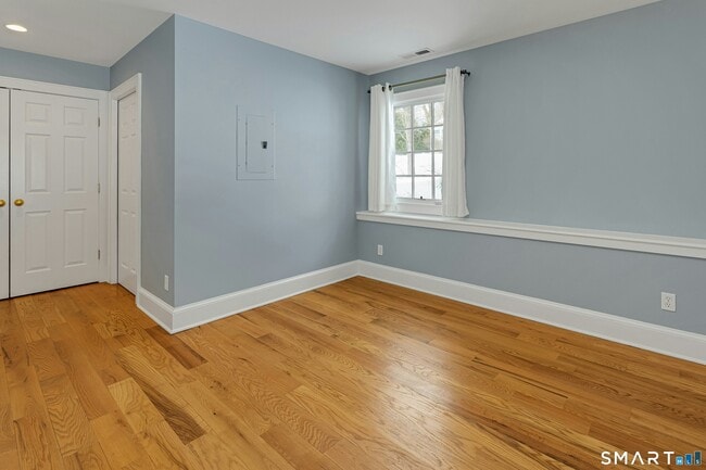 Building Photo - 19 Robin Hood Ln