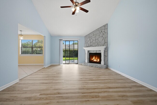 Building Photo - 349 Primrose Cir
