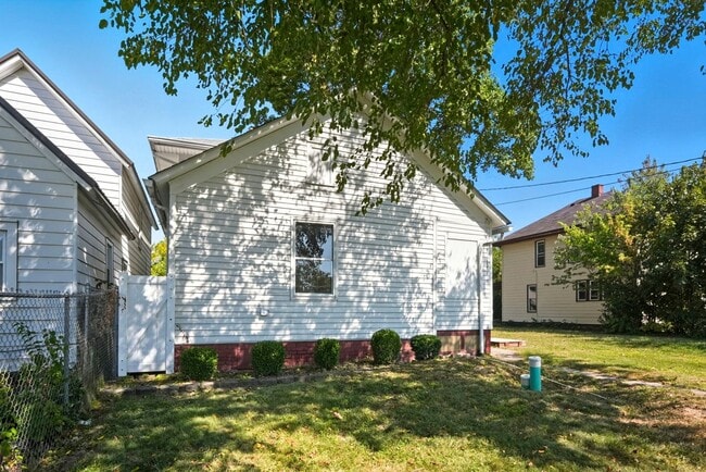 Building Photo - NEW LISTING! Spacious 3-Bedroom Home with ...