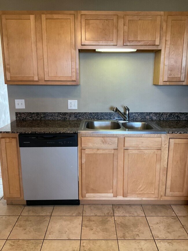 Building Photo - 139 Northtowne St