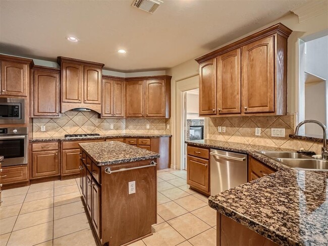 Building Photo - 2331 Vinemead Ct