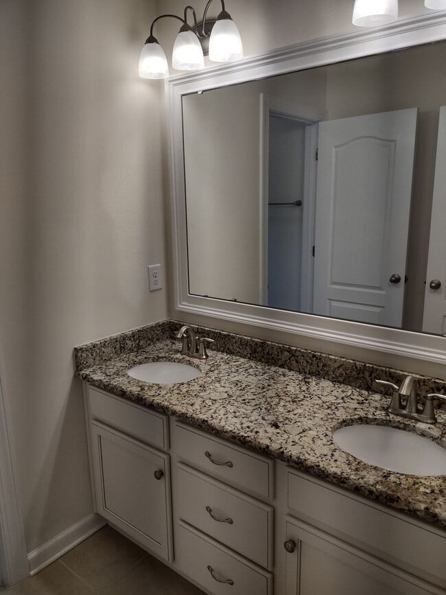 Building Photo - Beautiful home located in the Millbridge C...