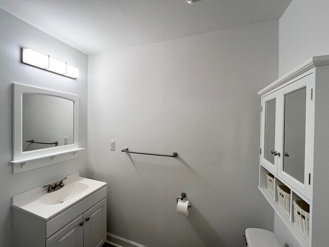 Building Photo - **OFFERING REFUNDABLE APPLICATION FEES & $150 MOVE IN PROMOTION** Newly Remodeled 3BD, 2BA Raleig...