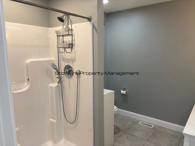 Building Photo - Fully Renovated Condo For Rent in West War...