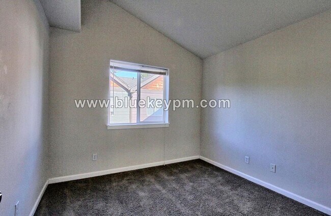 Building Photo - 16220 SW Gage Ln
