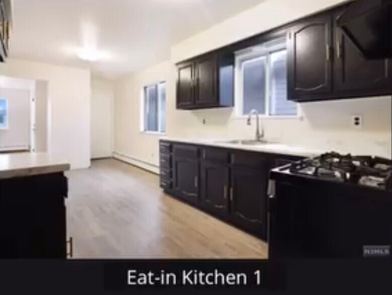 Full Kitchen with Washer-machine hookup - 711 Bergen St