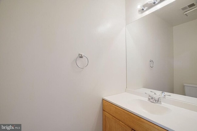 Building Photo - 9 Park Square Dr