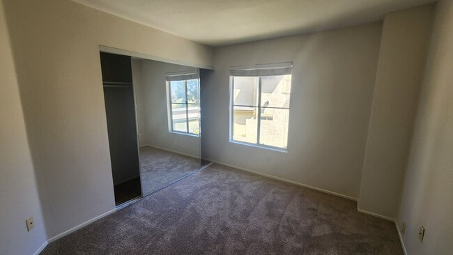 Building Photo - 3 Bedroom, 2 Bath Condo in Eastlake Shores